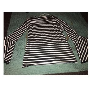 CUTE BLACK AND WHITE LONG SLEEVE:)🖤